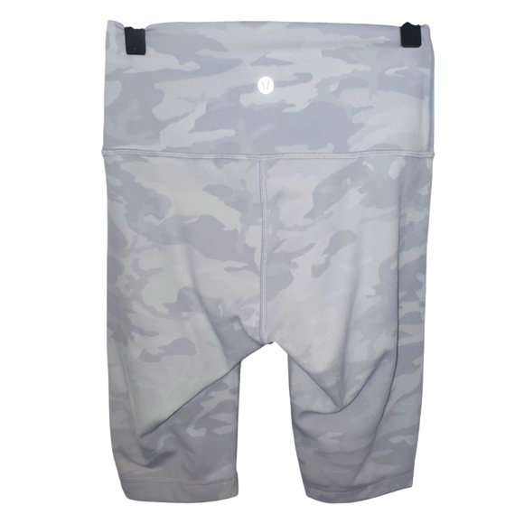 🔥LULULEMON Wunder Under Lavender/ White Camo High Rise 10"  Shorts Women's SZ 4 - Picture 3 of 13